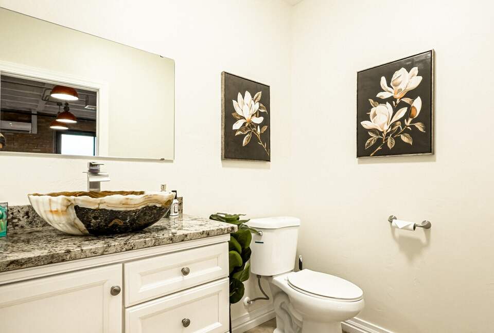 Downtown Idaho Falls Penthouse w/ in-suite Arcade, Pool Table, Sauna & 4DMassage Chair - Idaho Falls, Idaho