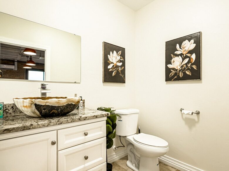 Downtown Idaho Falls Penthouse w/ in-suite Arcade, Pool Table, Sauna & 4DMassage Chair - Idaho Falls, Idaho