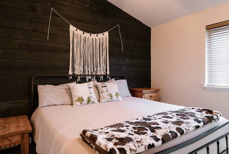 The Powder Haus | Ski-In, Ski-Out Luxury with Year-Round Adventure - Eden, Utah