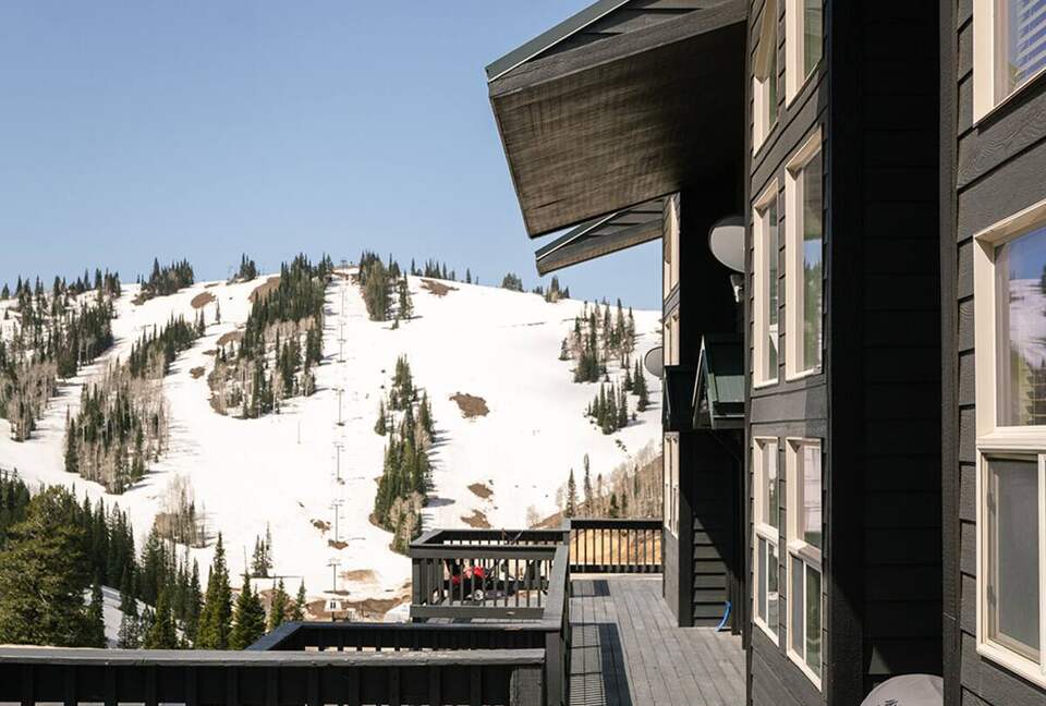 The Powder Haus | Ski-In, Ski-Out Luxury with Year-Round Adventure - Eden, Utah
