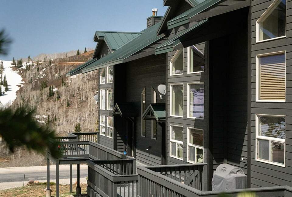 The Powder Haus | Ski-In, Ski-Out Luxury with Year-Round Adventure - Eden, Utah