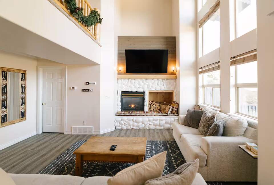 The Powder Haus | Ski-In, Ski-Out Luxury with Year-Round Adventure - Eden, Utah