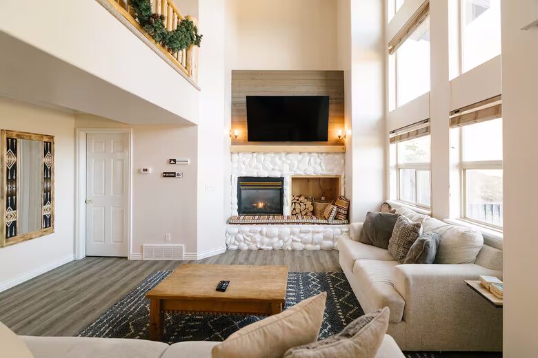 The Powder Haus | Ski-In, Ski-Out Luxury with Year-Round Adventure - Eden, Utah