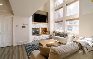 The Powder Haus | Ski-In, Ski-Out Luxury with Year-Round Adventure - Eden, Utah