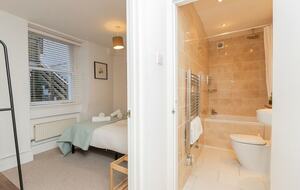 Charming Georgian Courtyard Apartment in Historic Bath - Bath, United Kingdom