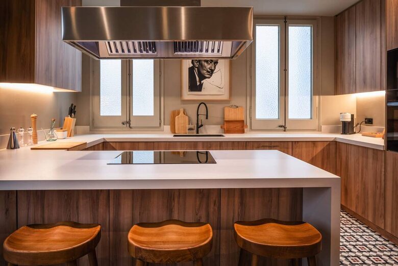 Barcelona 6 Bedroom Flat in L'Eixample - Barcelona, Spain