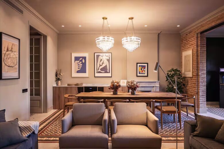 Barcelona 6 Bedroom Flat in L'Eixample - Barcelona, Spain