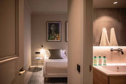 Barcelona 6 Bedroom Flat in L'Eixample - Barcelona, Spain