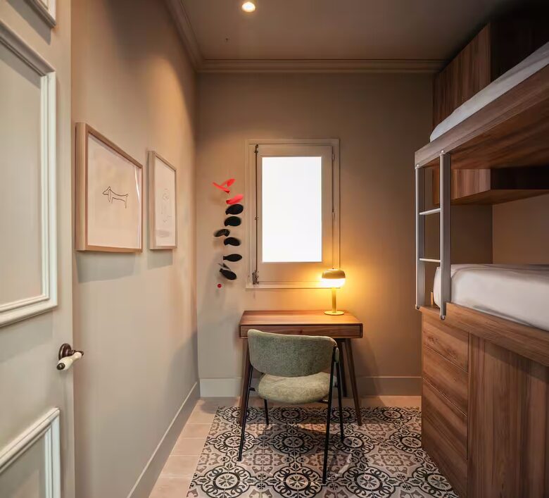 Barcelona 6 Bedroom Flat in L'Eixample - Barcelona, Spain