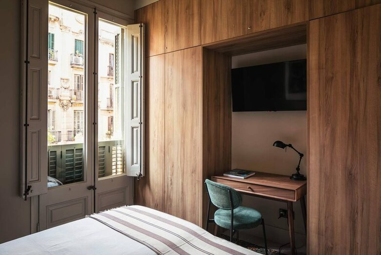 Barcelona 6 Bedroom Flat in L'Eixample - Barcelona, Spain