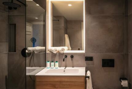 Barcelona 6 Bedroom Flat in L'Eixample - Barcelona, Spain