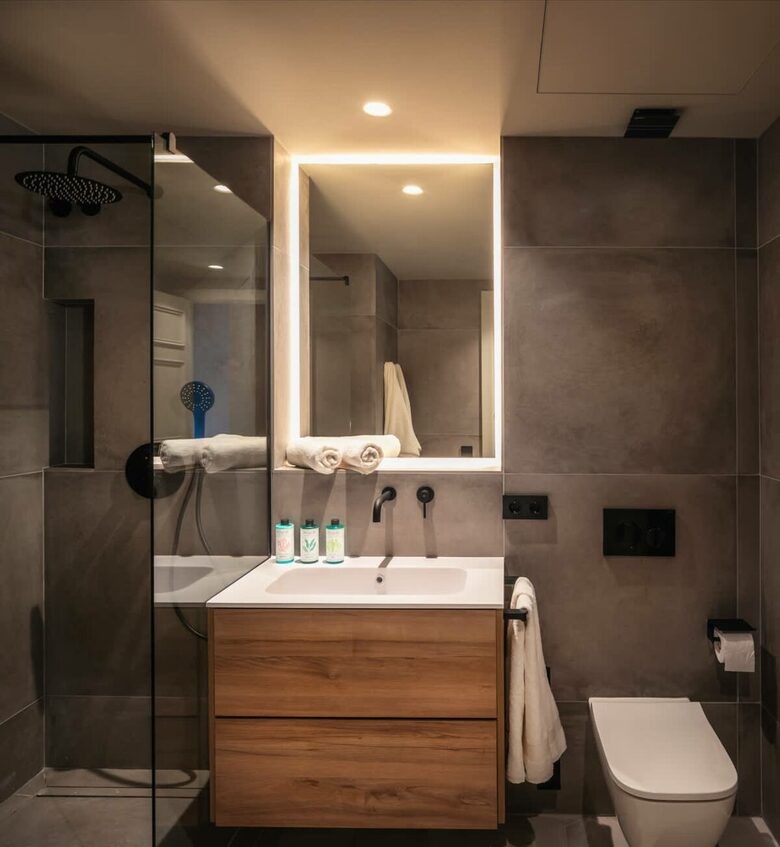 Barcelona 6 Bedroom Flat in L'Eixample - Barcelona, Spain