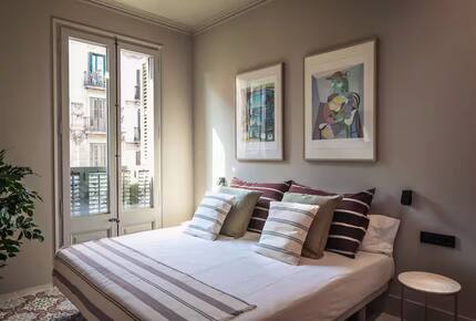 Barcelona 6 Bedroom Flat in L'Eixample - Barcelona, Spain