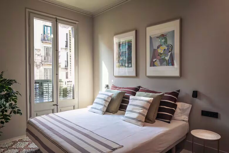Barcelona 6 Bedroom Flat in L'Eixample - Barcelona, Spain