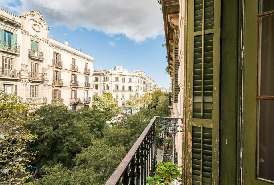 Barcelona 6 Bedroom Flat in L'Eixample - Barcelona, Spain