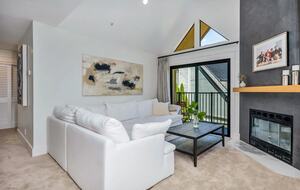 Serene Elegance in the Heart of Healdsburg - Healdsburg, California