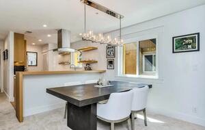 Serene Elegance in the Heart of Healdsburg - Healdsburg, California