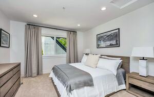 Serene Elegance in the Heart of Healdsburg - Healdsburg, California