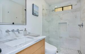 Serene Elegance in the Heart of Healdsburg - Healdsburg, California