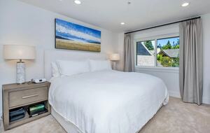 Serene Elegance in the Heart of Healdsburg - Healdsburg, California