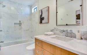 Serene Elegance in the Heart of Healdsburg - Healdsburg, California