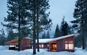 Modern Mountain Retreat with Trailside Access - Mazama, Washington