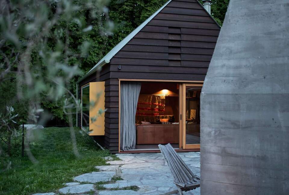 Modern Alpine Retreat with Stunning Mountain Views - Wānaka, New Zealand