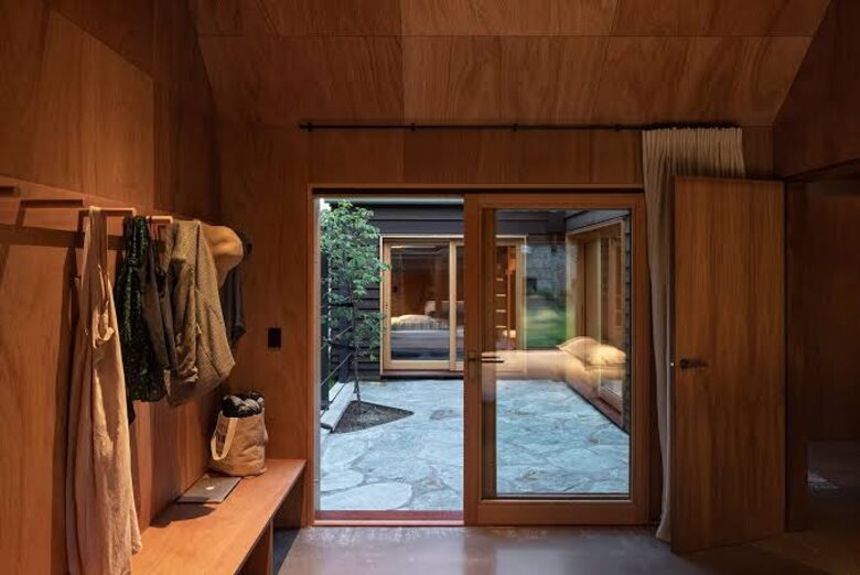 Modern Alpine Retreat with Stunning Mountain Views - Wānaka, New Zealand