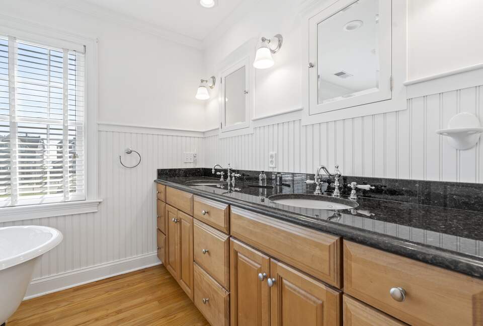 Graceful Living with Private Beachfront Views - Clinton, Connecticut