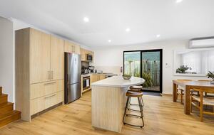 Tranquil Designer Escape with Poolside Elegance - Noosaville, Australia