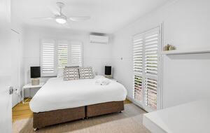 Tranquil Designer Escape with Poolside Elegance - Noosaville, Australia