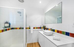 Tranquil Designer Escape with Poolside Elegance - Noosaville, Australia