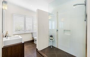 Tranquil Designer Escape with Poolside Elegance - Noosaville, Australia