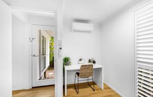 Tranquil Designer Escape with Poolside Elegance - Noosaville, Australia