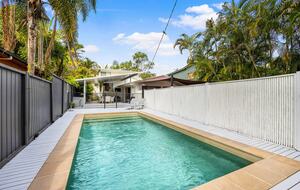 Tranquil Designer Escape with Poolside Elegance - Noosaville, Australia