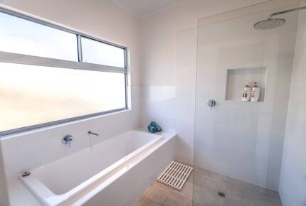 Middle River Beach House - Kangaroo Island, Australia