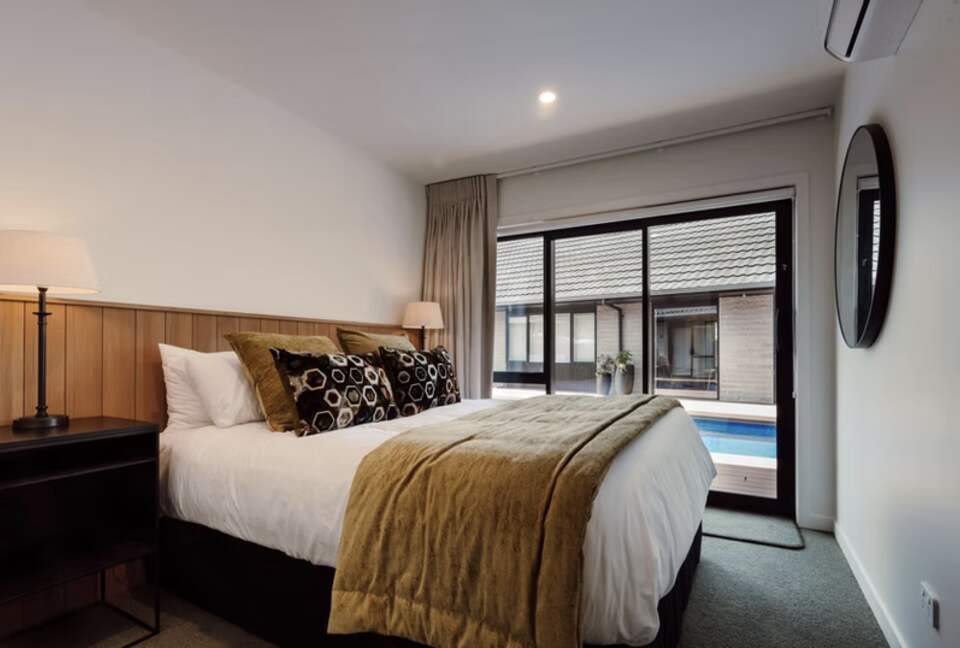 Unique sustainable luxury Retreat (sleeps 12) with a wellness zone including pool, spa, sauna & yoga decks - Rotorua, New Zealand