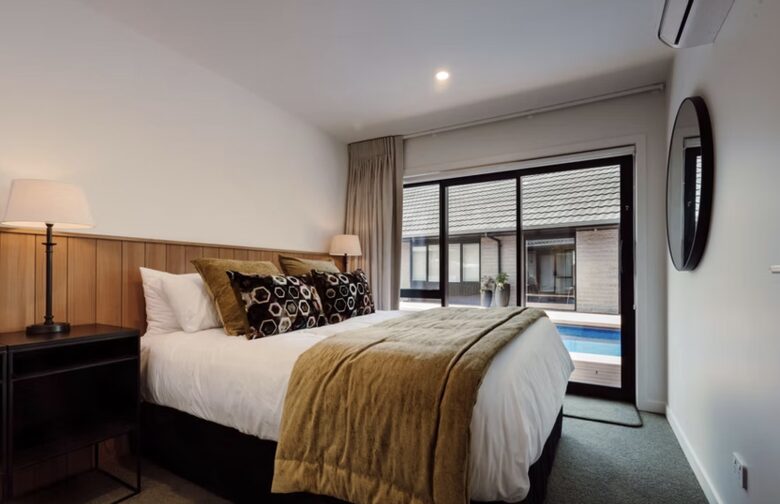 Unique sustainable luxury Retreat (sleeps 12) with a wellness zone including pool, spa, sauna & yoga decks - Rotorua, New Zealand