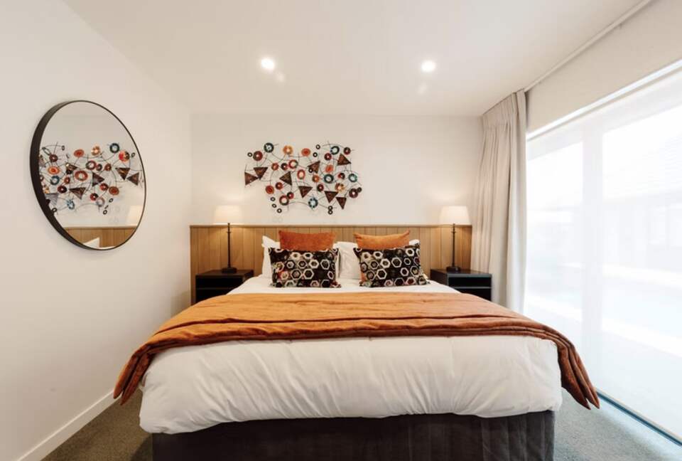 Unique sustainable luxury Retreat (sleeps 12) with a wellness zone including pool, spa, sauna & yoga decks - Rotorua, New Zealand