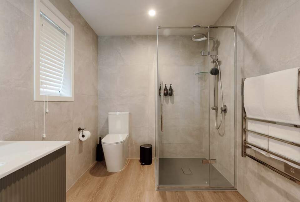 Master Ensuite 1