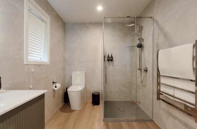 Master Ensuite 1