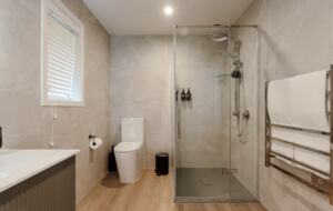 Master Ensuite 1