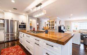 Elevated Mountain Escape Near The Broadmoor - Colorado Springs, Colorado