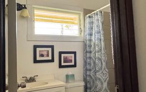 Mokulua Views & Modern Comfort in Coastal Paradise - Kailua, Hawaii