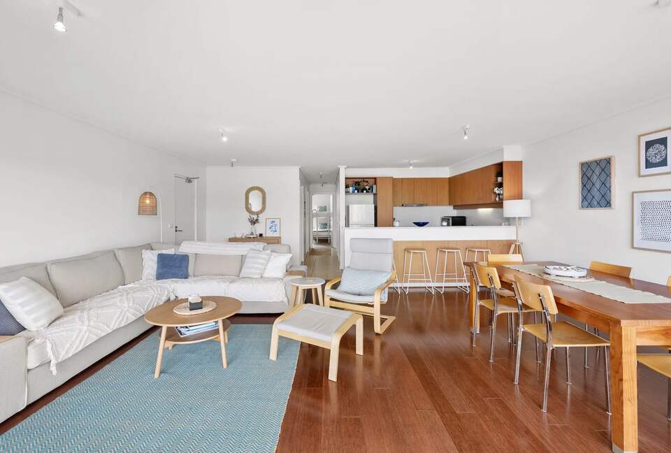 Oceanview Elegance by the Pier - Lorne, Australia