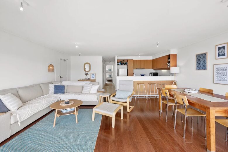 Oceanview Elegance by the Pier - Lorne, Australia