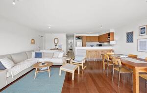 Oceanview Elegance by the Pier - Lorne, Australia