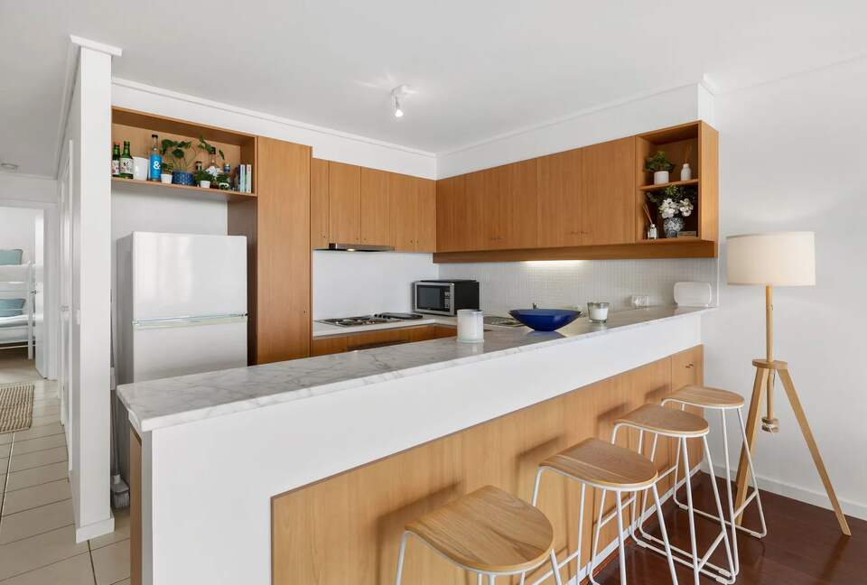 Oceanview Elegance by the Pier - Lorne, Australia