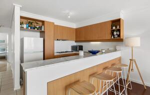 Oceanview Elegance by the Pier - Lorne, Australia