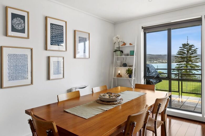 Oceanview Elegance by the Pier - Lorne, Australia